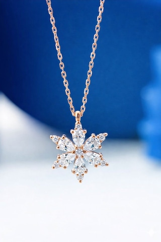 Çekirdekjewelry 925 Ayar Gümüş Rose Kaplama Kar Tanesi Kolye Işıklı Kutulu, Zirkon Taşlı Şık Kadın Kolye Sarı