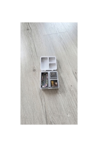Seyahat Dostu Organik Pla Takı Ve Aksesuar Düzenleyici Hafif Ve Kompakt 11x22x2 Cm Beyaz Beyaz
