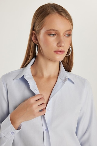 Tudors Kadın Slim Fit Dar Kesim Uzun Kollu Pamuklu Vücuda Oturan Dokulu Mavi Basic Gömlek-35318 Mavi