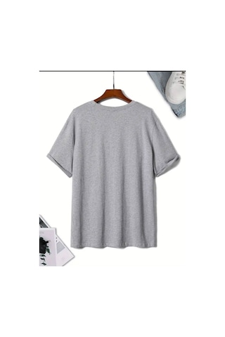Medinenur Lavanta Desen Baskılı Basic T-shirt Gri