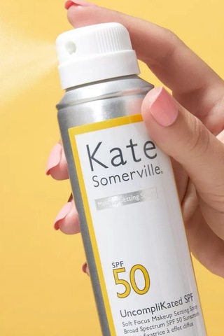 Kate Somerville Uncomplikated Spf 50 Makyaj Sabitleyici Sprey 96g, Parlamayı Önleyen Ve Cildi Koruyan Lüks Bitirici