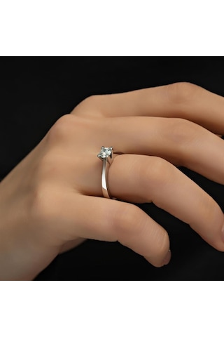 4 Tırnaklı Swarovski Taşlı 925 Gümüş Tektaş Yüzük