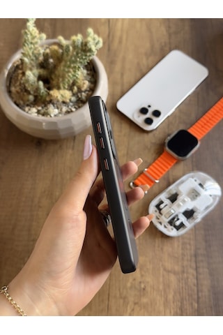 Samsung Galaxy S24 Uyumlu Karbon Desenli Standlı Ve Magsafe Uyumlu Kılıf Soocase700 Siyah