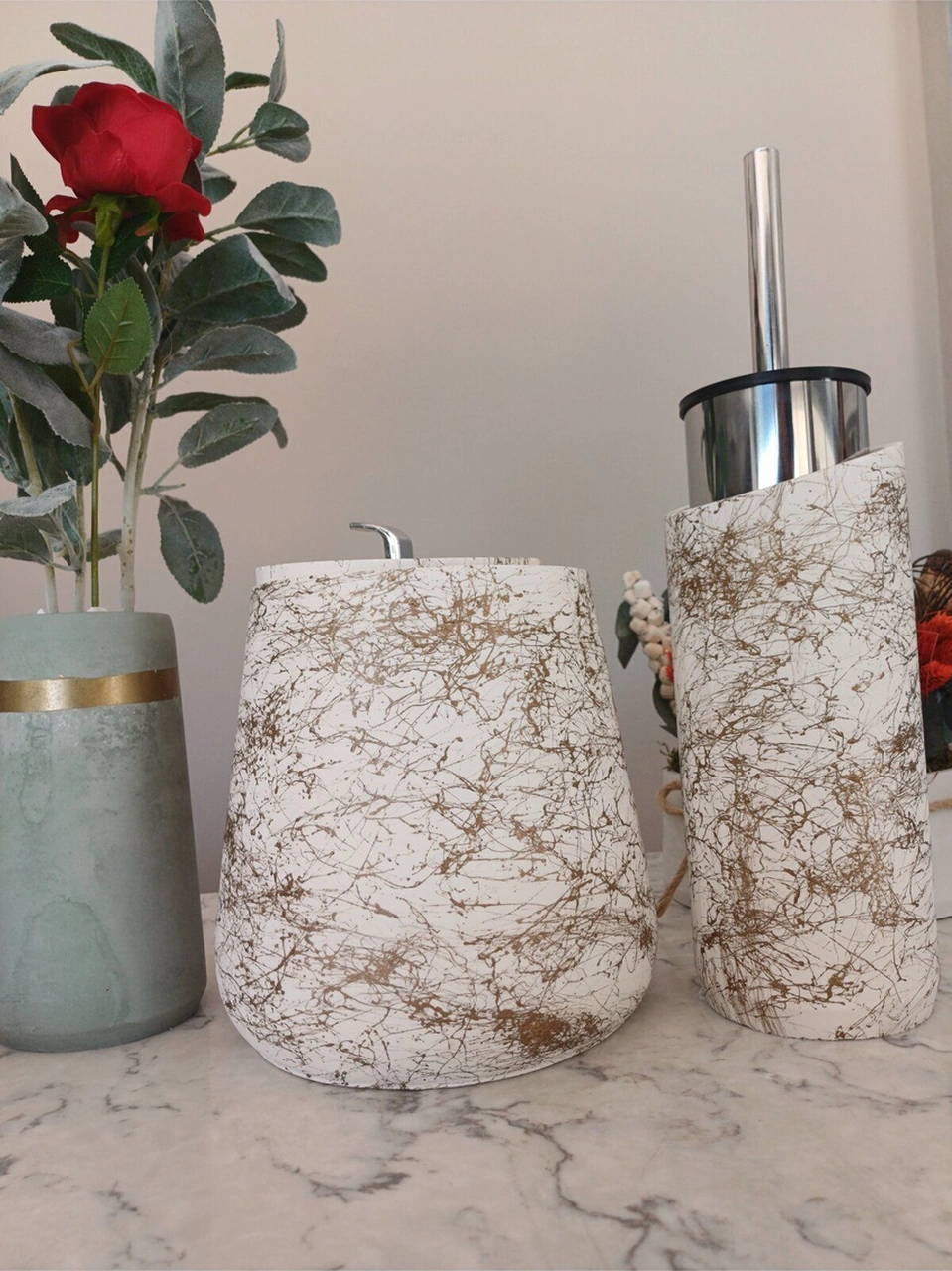4 Parça El Yapımı Doğaltaş Beton Banyo Seti Tuvalet Fırçalığı Çöp Kovası Kapaklı Kutu Ve Vazo Seti Yeşil