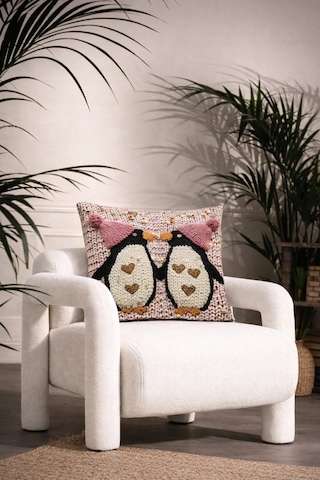 3boyutlu Kalpli Penguen Detaylı Sevimli Dekoratif Kırlent Kılıfı 45x45 Cm Pembe