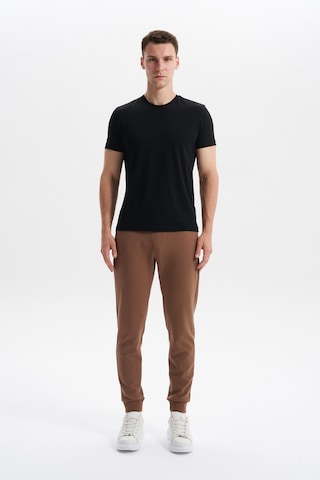 AR-MA Arma Erkek Slim Fit Basic Interlok Dar Paça Eşofman Altı Arka Ve Ön Cepler Gizli Fermuarlı %80 Pamuk %14 Polyester %6 Elastane K30174998802 Açık Kahverengi