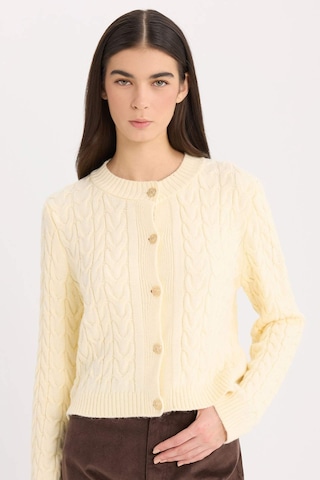 DeFacto Regular Fit Bisiklet Yaka Saç Örgülü Düğmeli Triko Hırka C9044AX24WNER109 Ekru