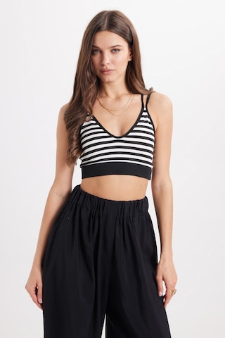 Tudors Kadın Slim Fit Dar Kesim Sırtı Çapraz Bağlamalı Askılı V Yaka Çizgili Siyah Crop -51086
