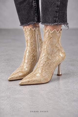 Dabab Shoes Mona Kadın Gold Dantel İşlemeli Sivri Burun Sıcak Astarlı Fermuarlı 7 Cm İnce Topuklu Bot Bootie Altın
