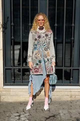 Kadın Dik Yaka Önü Renkli Çiçekli Uzun Yün Kaban V.bej V.bej