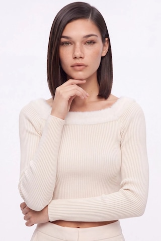 CEMO Yaka Kürk Detaylı Fitilli Crop Triko Bluz Ekru