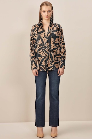 V Yaka Çok Renkli Desenli Gömlek Çok Renkli