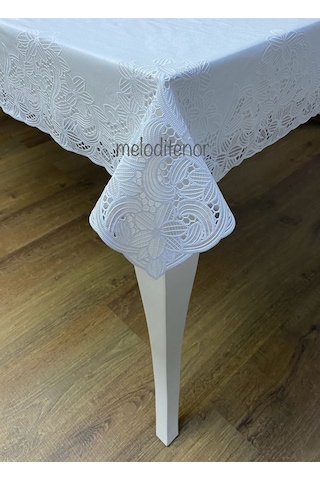 Dantel İşleme Görünümlü Kenarı Dalgalı Düz Kendinden Desenli Yıldız Çiçek Kalın Kaymaz Lüks Pvc Dikdörtgen Muşamba Masa Örtüsü 122 X 153 Cm Beyaz