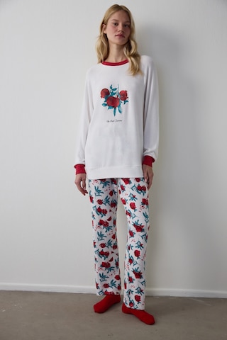 Penti Kırık Beyaz Best Season Yeni Yıl Baskılı Bisiklet Yaka Termal Etkisi Pijama Üstü