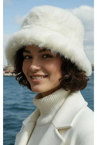 Uniquetrenders Kadın Peluş Bucket Şapka Beyaz