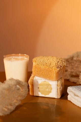 Volkan Ates Natural & Beauty Keçi Sütü Kabak Lifli Sabun 130 Grk Lifli Doğal Sabun 130 Gr