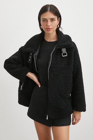 Yaka Detaylı Peluş Mont Siyah Siyah