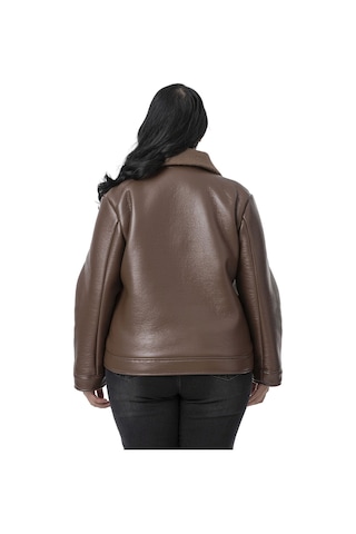 Büyük Beden İçi Kürklü Fermuarlı Yakası Toka Detaylı Kahverengi Deri Mont Kahverengi