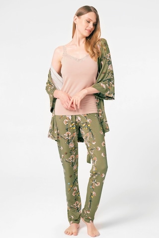 Man5792-1013 Anıl Ev Giyim Man5792 Anıl 5792 İp Askılı V Yaka Viskon Çiçek Desenli Kışlık Örme Normal Bel Bağlamalı Dantel Detaylı Pijama Takımı Sabahlık Yeşil
