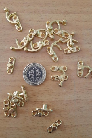 Küçük Yay Gözü Kancalı Kilit Sarı 10 adet Kutu Sandık ve Kapak Klipsi 20x24 mm