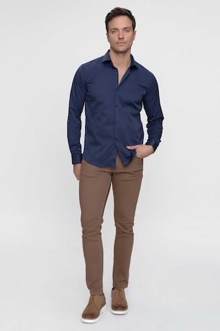 Morven Erkek Lacivert Slim Fit Dar Kesim Düz Sert Yaka Uzun Kollu Gömlek Lacivert