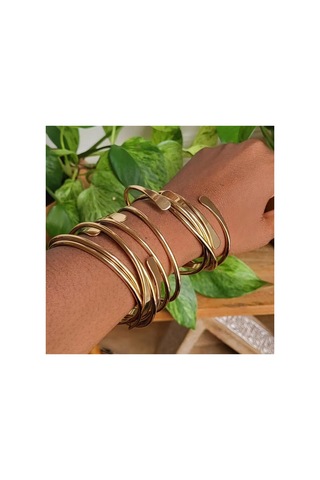 Armora Model Gold Altın Renk Lak Kaplama Yassı Spiral Modern Kelepçe Bileklik