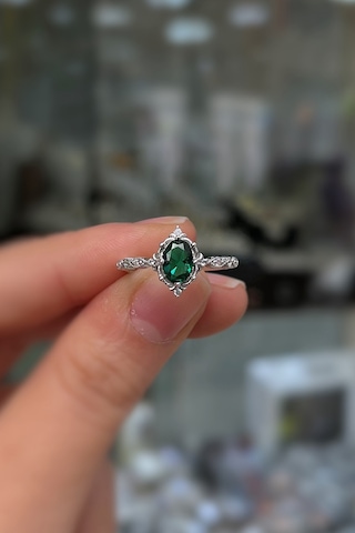 925 Ayar Gümüş Oval Kesim Yeşil Taşlı Vintage Tasarım Kadın Yüzük Gümüş