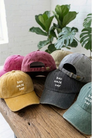 Emybox Unisex Şapka Bad Hair Day Yazılı Yıkamalı Eskitme Metal Tokalı Ayarlanabilir Baskılı Beyzbol Şapka Kahverengi