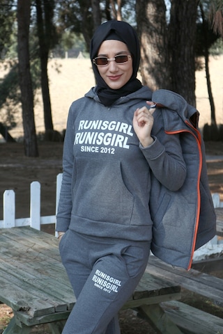 Sacrosa Günlük Kışlık Şık Ve Rahat Üçlü Kadın Tesettür Eşofman Takımı Renkli