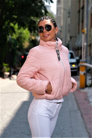 Kadın Pudra Dik Yaka Su Geçirmez Kısa Şişme Mont