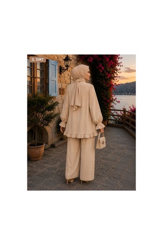 Hira Life Fashion Kadın Çilek Kumaş Dik Yaka Düğmeli Fırfır Detaylı Tesettür Tunik Pantolon İkili Takım Bej Bej