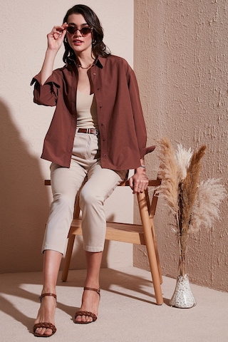 Lela Pamuklu Regular Fit Önü Kısa Arkası Uzun Oval Kesim Bayan Gömlek Cf25S163867 Kahve