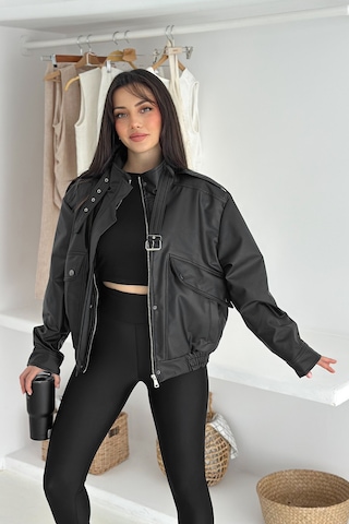 Kadın Astarlı Deri Ceket Güçlü & Şehirli Stil Siyah