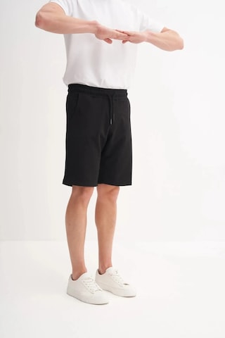 Cazador Slim Fit Dar Paça Likralı Örme Bermuda Şort 60820 Siyah