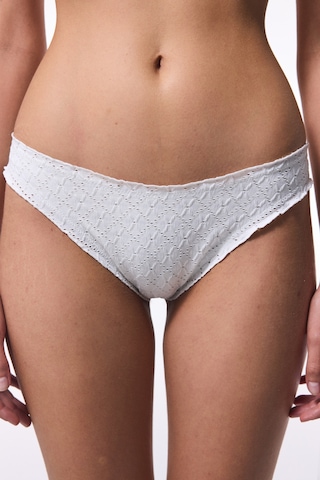 Penti Kırık Beyaz Arizona Fırfırlı Slip Bikini Altı