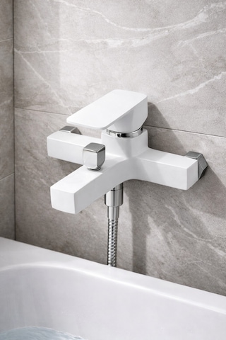 Beyaz Krom Kare Banyo Bataryası Şık Tasarım Diğer