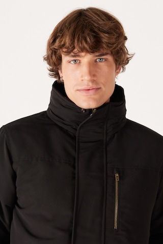 Wrangler Regular Fit Normal Kesim Kapüşonlu Siyah Parka W40BWW001 Siyah