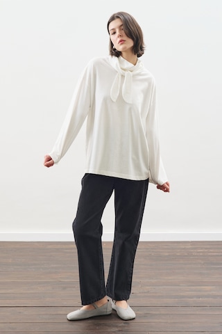 Yüksek Yaka Bağlamalı Bluz Ekru Ekru