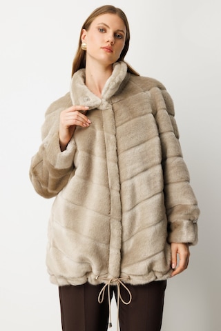 Ekol Kadın Büyük Beden Metal Aksesuarlı Peluş Kaban 6305 Vizon Vizon