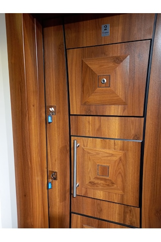 Çelik Kapı Modelleri Ahşap Kaplama Kabartmalı Daire Kapısı Sağ 1