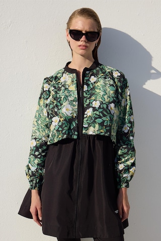 Manuka Rüzgarlıklı 3'lü Tesettür Mayo Takımı Yaprak Çok Renkli