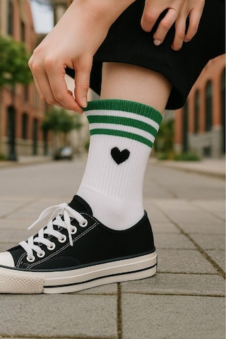 Kadın 5 Çift Premium Kalite Çizgili Kalp İşlemeli Tenis Soket ASORTİ