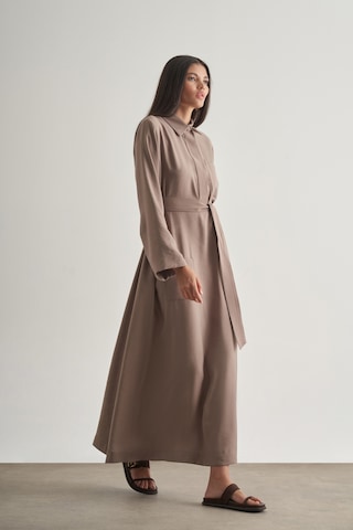 Mizalle Modal Karışımlı Kuşaklı Vizon Rengi Uzun Gömlek Elbi Vizon