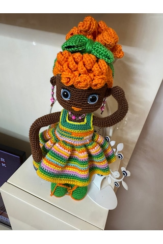 Siyahi Amigurumi Süslü Kız Bebek