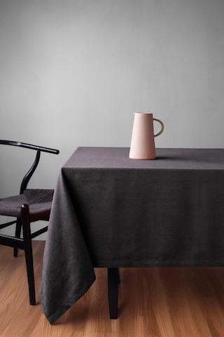 Kadife Dokulu Antrasit Masa Örtüsü Zengin Renk Seçenekli Antrasit