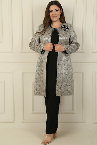 Kolsuz Yanları Yırtmaçlı Bluz Boncuk Detaylı Astarlı Uzun Jakarlı Ceket Pantolon Büyük Beden 3'lü Takım Siyah