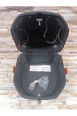 Motosiklet Arka Çanta 33 Lt Siyah Sinyal Ve Stop Işıklı