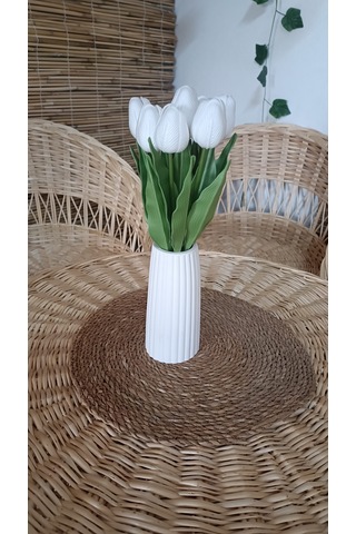 Vazoda Islak Görünümlü Yapay Beyaz Laleler Modern Dekor Aranjmanı Vazo + 8 Li Gül Beyaz