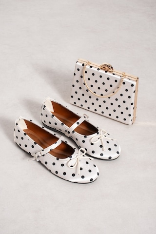 Dabab Shoes Penelop Kadın Krem Saten Puantiyeli Fiyonk Detaylı Tokalı Mary Jane Babet Ayakkabı Ve Zincirli Çanta Seti
