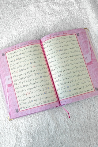 Hediyelik Kişiye Özel İsimli Pembe Kuranı Kerim - Kadife Kaplı, Arapça, Orta Boy